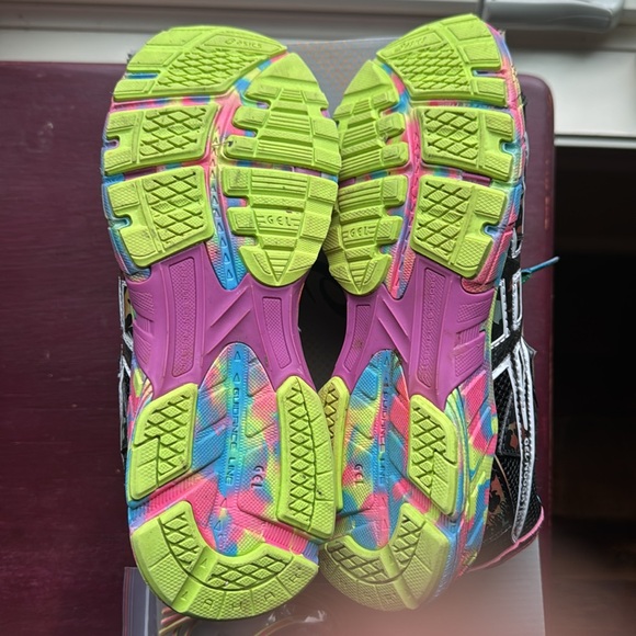 Like New ASICS Gel-Noosa Tri 8 - Picture 3 of 5